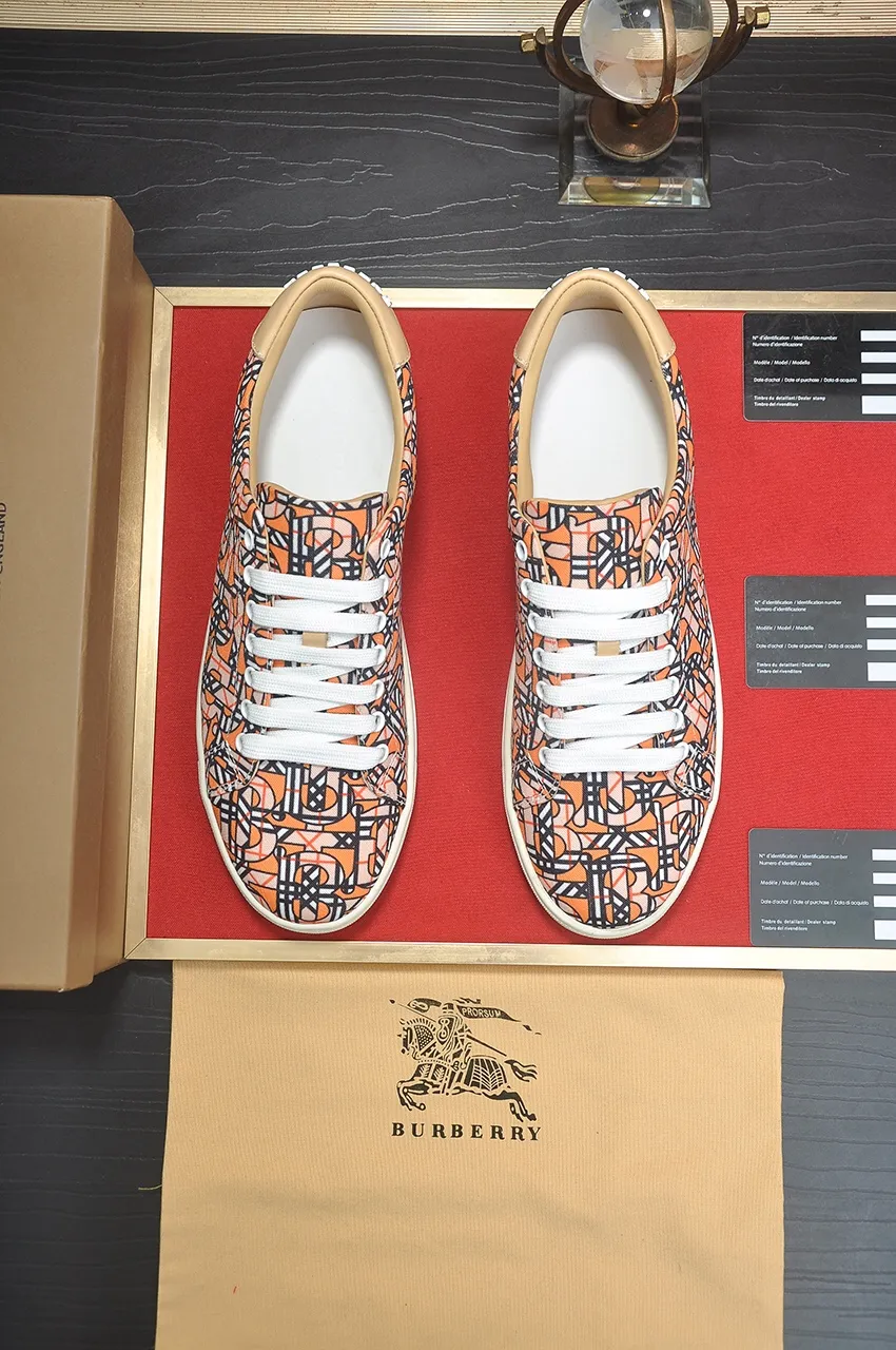 Men's shoes💰480💶[Burberry] (cowhide lining) classic low-top sneakers｜Imported cowhide with classic plaid fabric｜Cow leather lining｜Original outsole｜Fine workmanship and comfortable to wear Size: 38-44 (customized at 45)